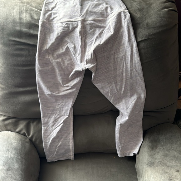 2 pairs of leggings good shape - Picture 2 of 4